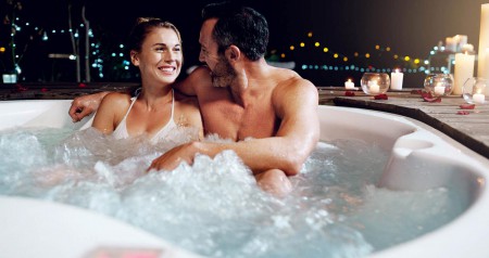 couple dans un jacuzzi